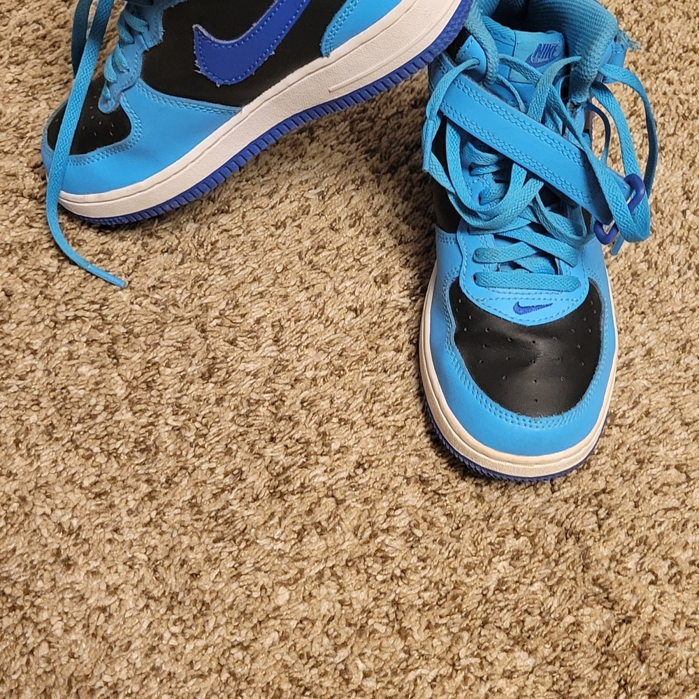 Nike - Picture 3 of 6